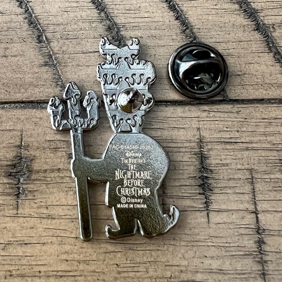 Disney Nightmare Before Christmas Lock Enamel Pin - Picture 6 of 6